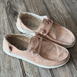 Hey Dude women’s sparkle peach neutral Loafers slip on lightweight size 9